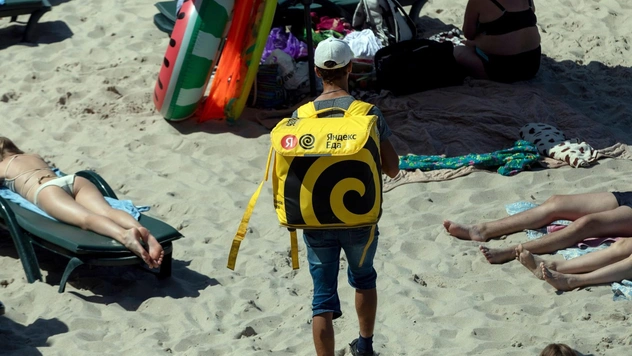 В Москве курьеры получают больше, чем специалисты с высшим образованием