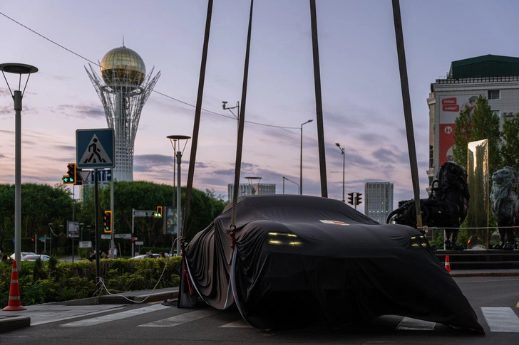 Как прошла презентация электрического Porsche Taycan в Астане