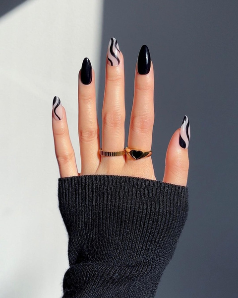 Черный маникюр на Новый год 2023: 10 модных дизайнов ногтей