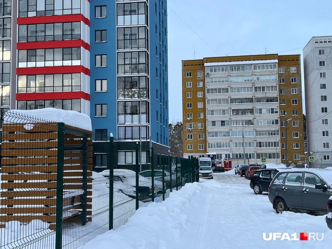 Территория возле дома | Источник: Андрей Бирюков / UFA1.RU