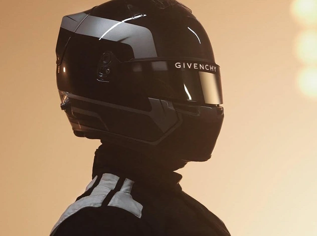 Какой гонщик Формулы-1 стал лицом аромата от Givenchy?