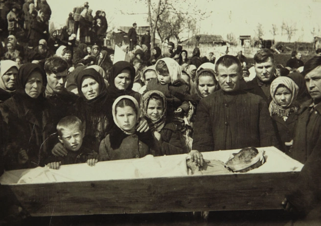 Похороны погибших в селе Гиска | Источник: Архив музея школы села Гиска / history.gospmr.org