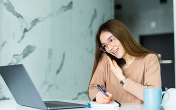 Хватит одного ноутбука: кем можно работать удаленно без опыта в 2022 году, рассказал эксперт
