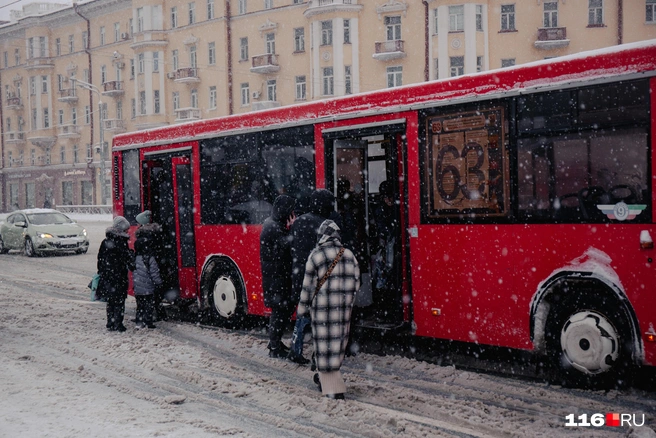 Не все автобусы перешли на бескондукторную систему оплаты | Источник: Лина Саитова / 116.RU