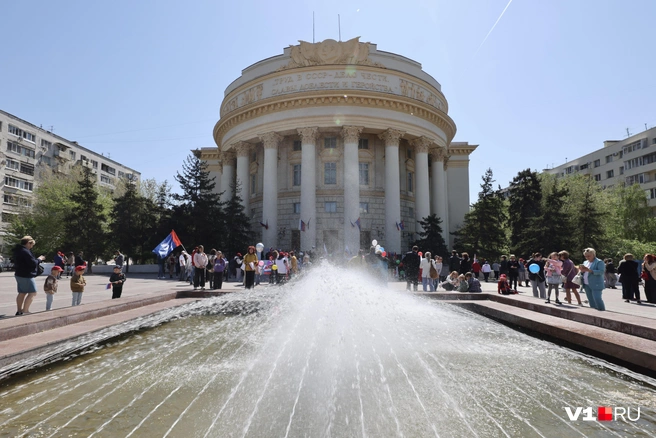 Вот так выглядела площадь у Дома союзов в Первомай | Источник: Алексей Волхонский / V1.RU