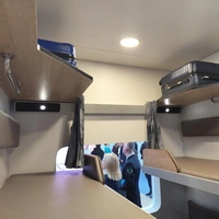 В РЖД «обрезали» третью багажную полку в плацкарте: фото новых вагонов