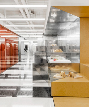 Офис Clou Architects со стенами из оцинкованной стали