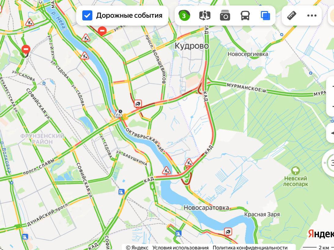 Многокилометровая пробка парализовала КАД с утра