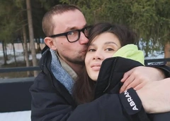 «Дом ужасный, будто бытовки друг на друга поставили»: в Сети не оценили необычный особняк Саши Петрова