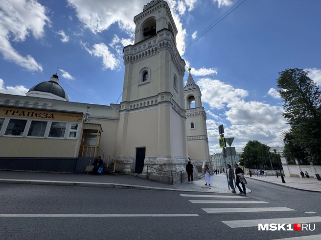 У колокольни сделали пристройку | Источник: Анастасия Харитонова / MSK1.RU