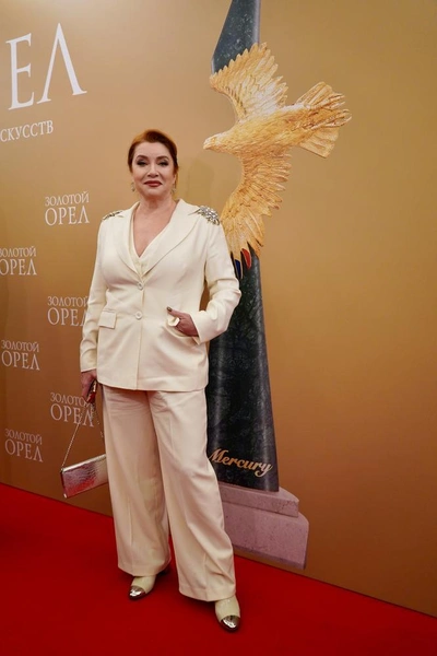 Вера Сотникова | www.starhit.ru
