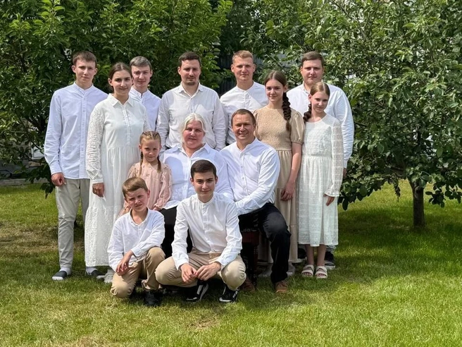 Звание «Мать-героиня» получают женщины, родившие и воспитавшие 10 и более детей | Источник: Министерство социальных отношений Челябинской области 