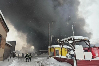 Village near Moscow enveloped in chemical smell after workshop fire