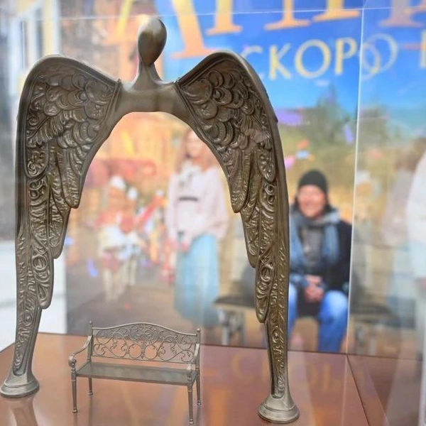В ближайшее время на Нахимсона появится скульптура «Ангел-хранитель» работы заслуженного художника России Константина Чернявского | Источник: Михаил Евраев / Max