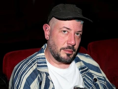 Все женщины Артемия Лебедева: правда ли скандальный дизайнер предпочитает «лесных нимф»?