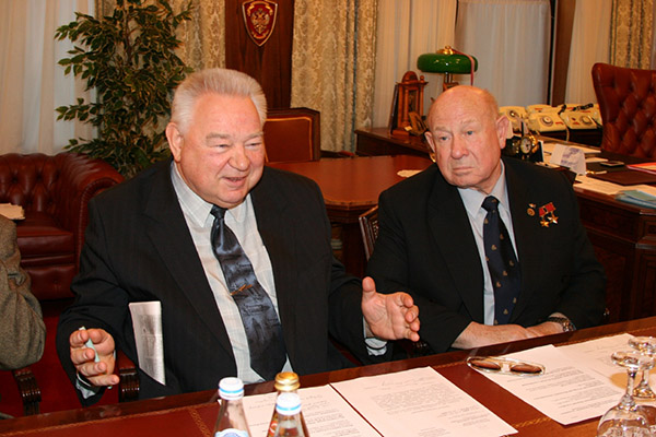 Легендарные космонавты Георгий Гречко (на фото слева) и Алексей Леонов