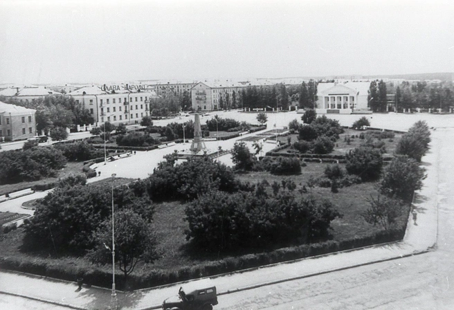Сквер на площади Свободы | Источник: фотофонды Центрального госархива области и Самарского областного госархива социально-политической истории