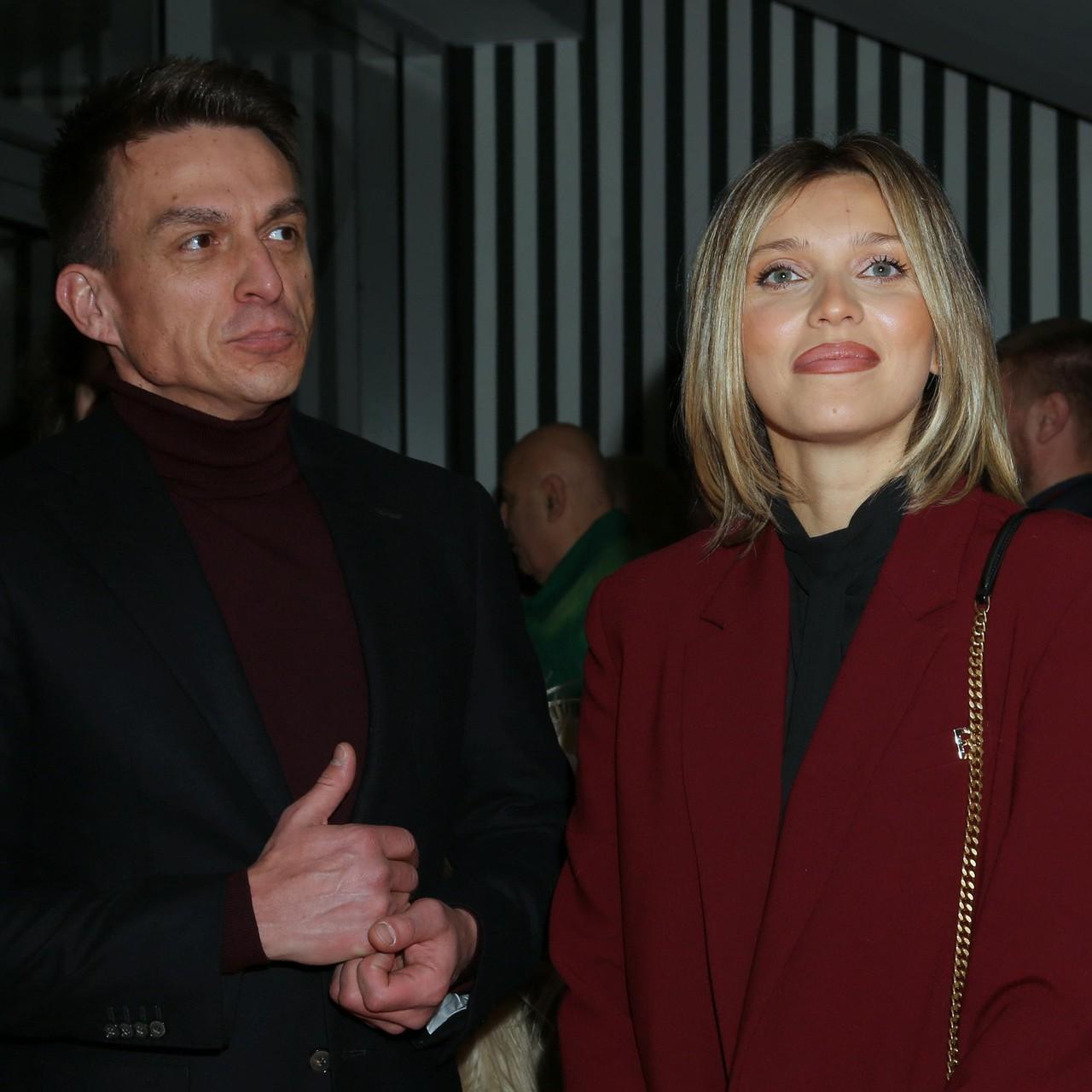 «Папа отдыхает. Обязательно капельницы»: Влад Топалов уснул голым в коридоре после гулянки, и его обнаружила няня