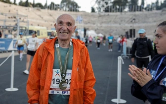 88-летний грек пробежал свой двенадцатый марафон. Тягу к спорту он почувствовал после 70