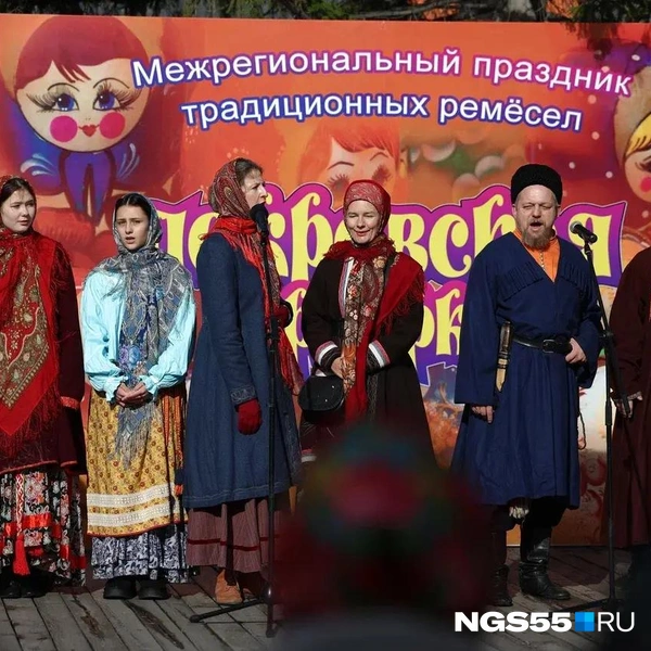 Народные песни не смолкают. Артисты выступают весь день | Источник: Евгений Софийчук / NGS55.RU