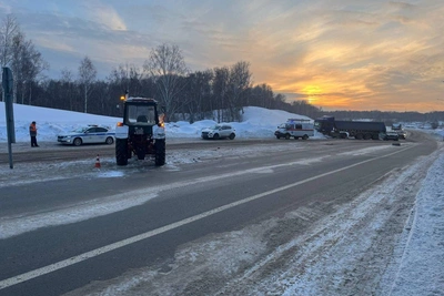 Авария на Гусинобродском тракте: мужчина заносил девушку в скорую