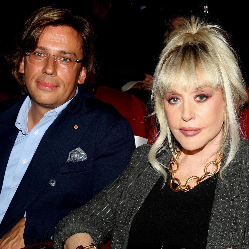 Пугачева не смогла продать замок в деревне Грязь без Галкина*, поэтому оформила его на 12-летних детей