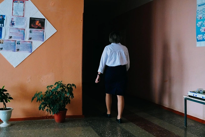 Учителя работают в системе, поэтому им трудно говорить открыто  | Источник: Елена Латыпова / NGS55.RU