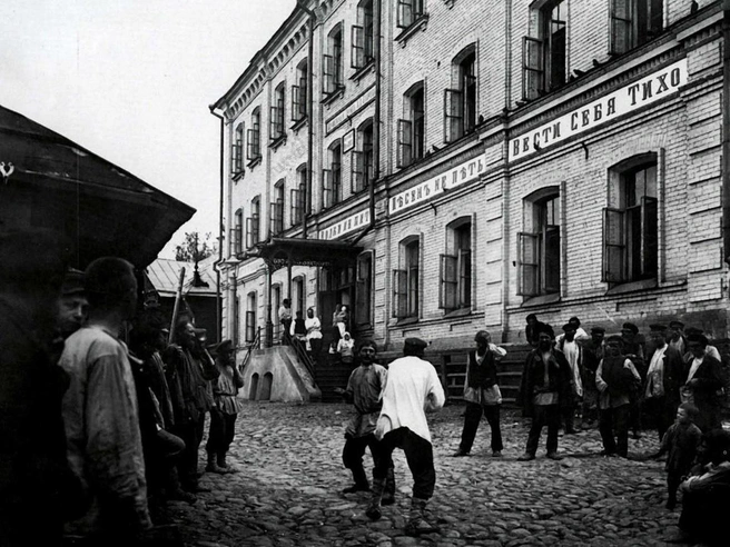 История фразеологизма «пускать пыль в глаза» | Источник: Maxim Petrovich Dmitriev, Public domain, via Wikimedia Commons