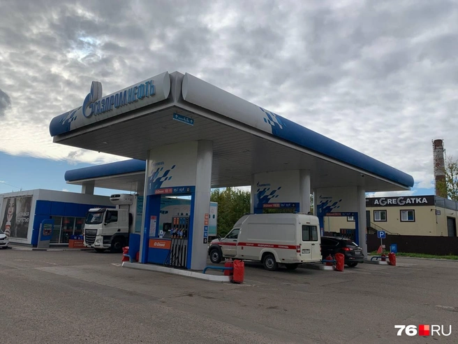 На «Газпромнефти» на Ленинградском проспекте, 29Б установлены лимиты | Источник: Алёна Троицкая / 76.RU