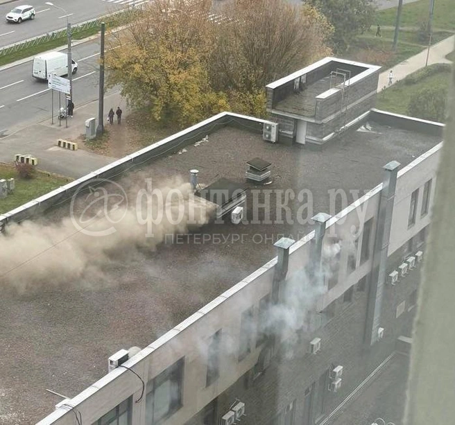 На Васильевском горела пристройка жилого дома с магазинами и барами | www.fontanka.ru