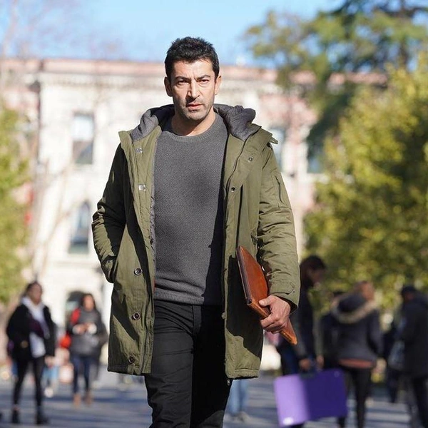 Кенан Имирзалыоглу | Источник: Кадр из сериала «Алев»