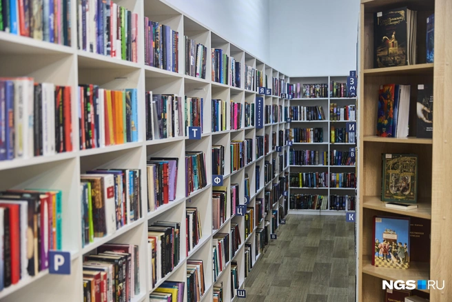 Многие посетители приходят просто почитать книги  | Источник: Александр Ощепков / NGS.RU