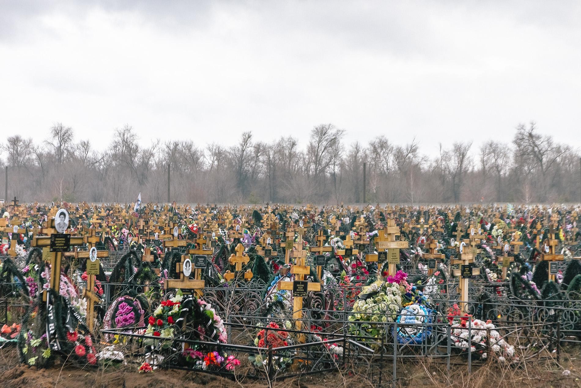 Какое кладбище в самаре. Кладбище. Российское кладбище. Кладбище людей в России.