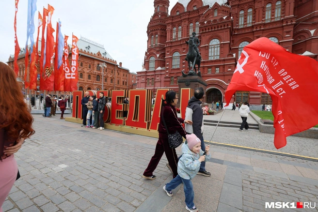 Массовые гуляния в центре города | Источник: Артем Устюжанин / MSK1.RU
