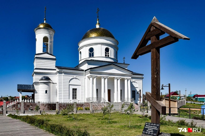 В Зилаире есть впечатляющий храм и памятник жертвам политических репрессий | Источник: Артем Краснов