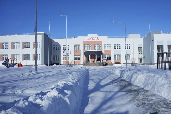 А так выглядит новая школа в поселке Першино, построенная взамен деревянной  | Источник: пресс-служба правительства Тюменской области