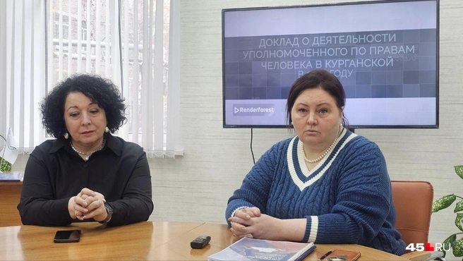 Алена Лопатина в пресс-клубе Курганского Союза журналистов | Источник: Дарья Никитченко / 45.RU