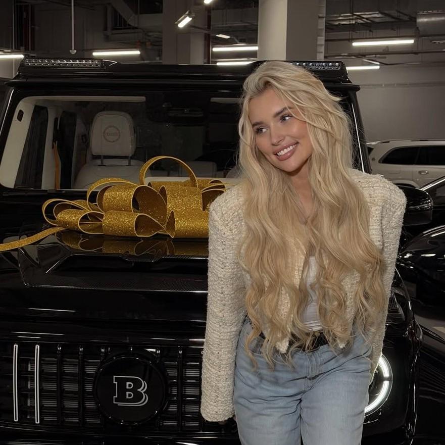 Сначала купил себе, потом — модели, напоминающей ему Шишкову: предполагаемая пассия Тимати хвастается авто за 60 млн