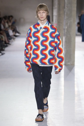 Коллекция Dries van Noten по мотивам творчества Вернера Пантона (фото 2.1)