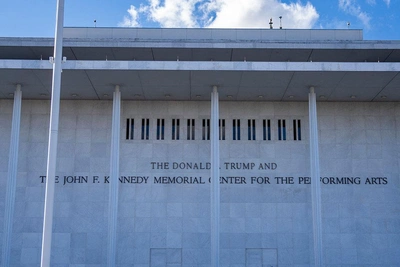 Иск Битти против Трампа из-за мрамора Kennedy Center