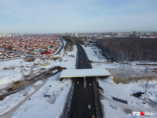 Открыть движение по новому дорожному объекту планировали еще в 2023 году  | Источник: читатель 72.RU