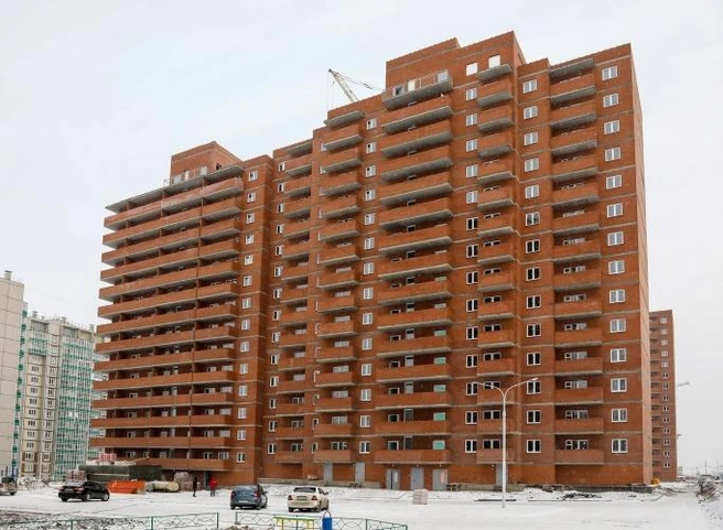Первоначально дома строила компания «ФБК», но после помочь дольщикам взялся другой застройщик — «СИА» | Источник: krskstate.ru