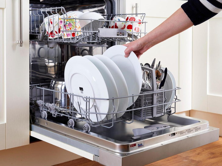 Как эффективно мыть посуду в посудомоечной машине: 5 лайфхаков