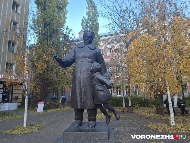 Первый в мире памятник Самуилу Маршаку появился в Воронеже в 2015 году | Источник: Алена Воропаева / Voronezh1.ru