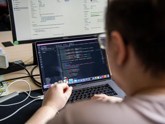 IT-специалисты в Новосибирске выражают разные взгляды на влияние искусственного интеллекта на рынок труда. | Источник: Александр Ощепков / NGS.RU