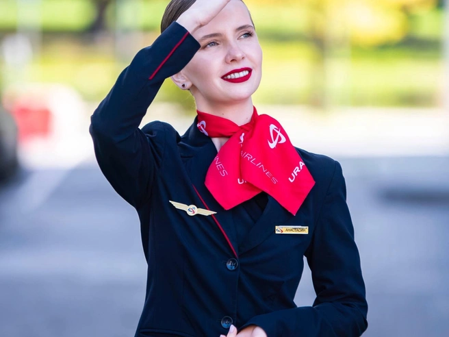 Красотка работает в «Уральских авиалиниях» | Источник: topstewardess.ru