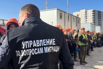 Полиция проверила стройку под Петербургом: 57 нарушителей