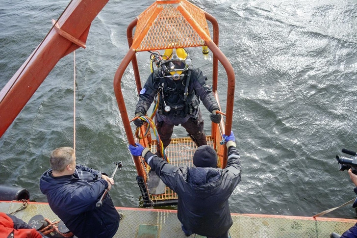 Подтвердить координаты сбитого самолета помогает гидролокатор | Источник: пресс-служба РГО
