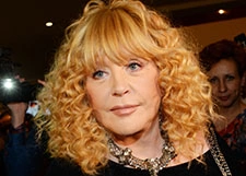 Алла Пугачева научила детей есть японскими палочками