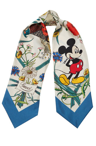 Шарф с цветочным мотивом и Микки Маусом Disney x GucciЦена: 12 100 руб.
Где купить: aizel.ru
